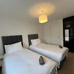 Cozy 3 Bed - Prime Location