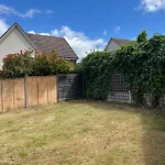 Cozy 3 Bed - Prime Location