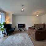 Cozy 3 Bed - Prime Location