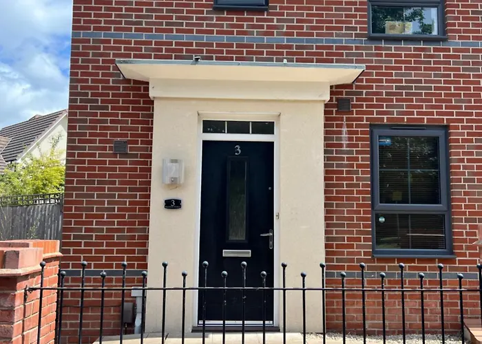 Cozy 3 Bed - Prime Location
