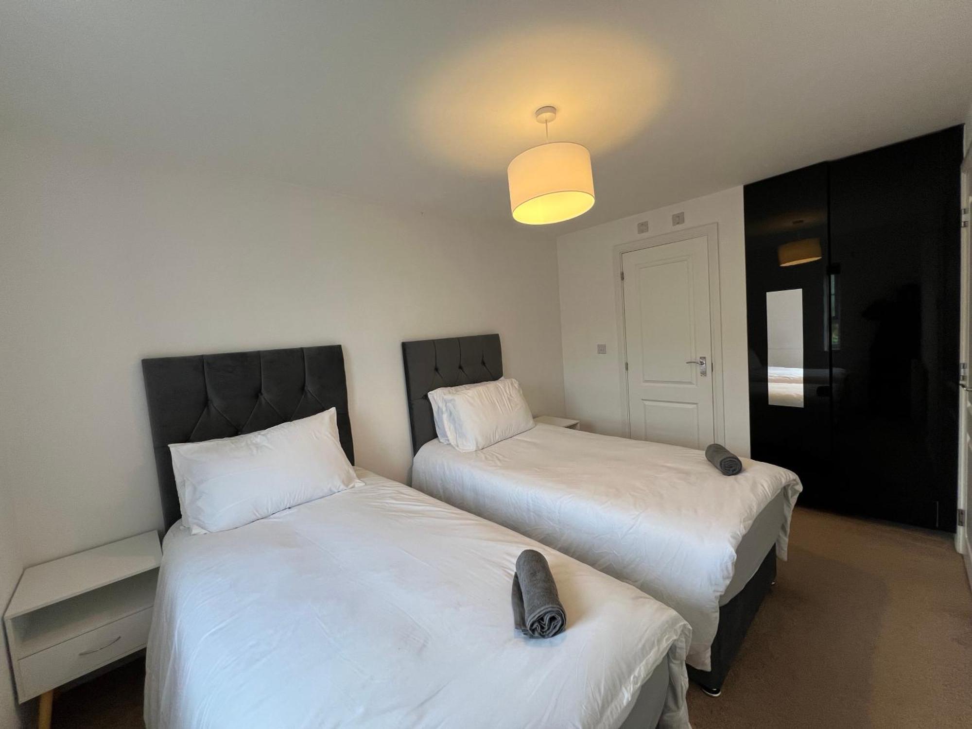 Cozy 3 Bed - Prime Location Apartment