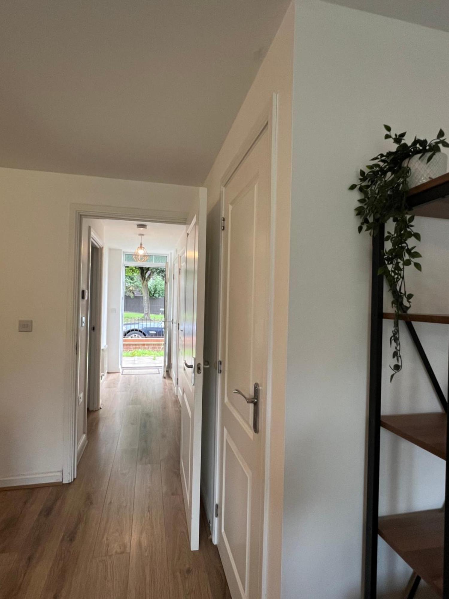 Cozy 3 Bed - Prime Location