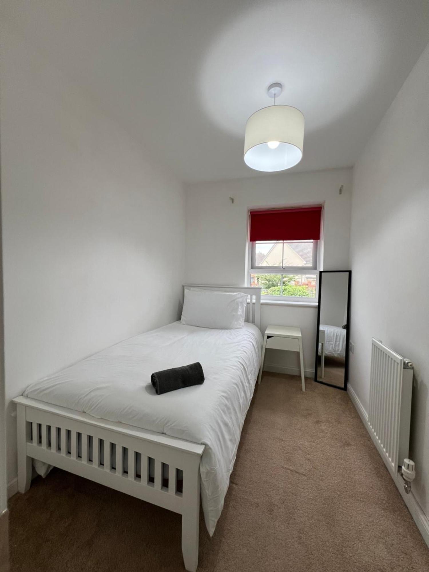 Cozy 3 Bed - Prime Location Apartment *